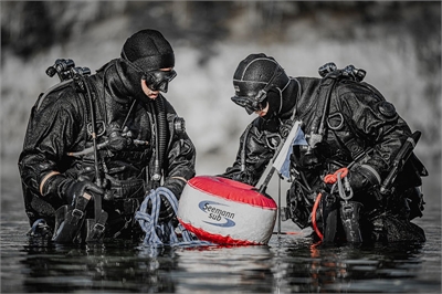 Spadochroniarze do zadań… pod wodą