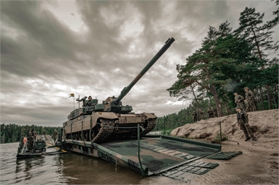 Pancerniacy sforsowali jezioro Kępno